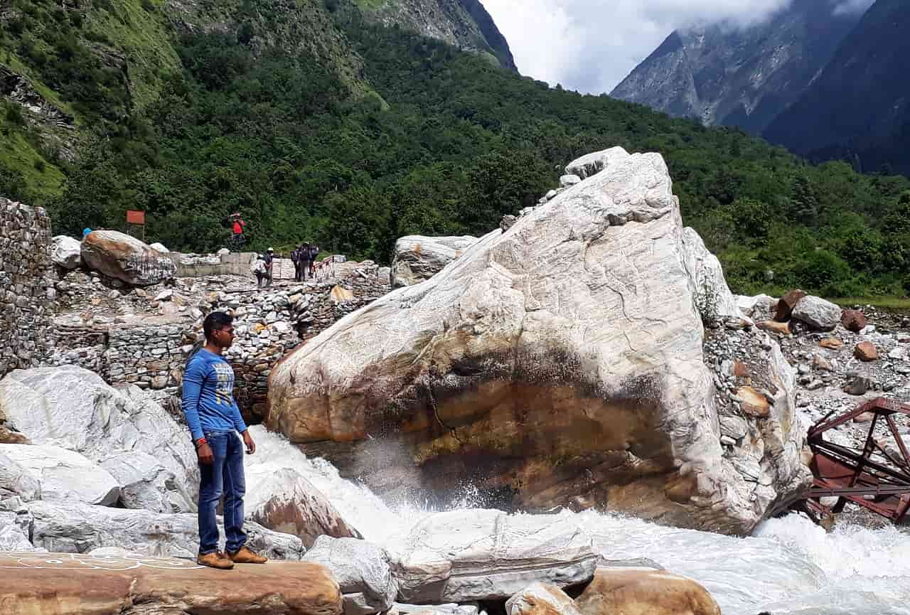 valley-of-flower-river