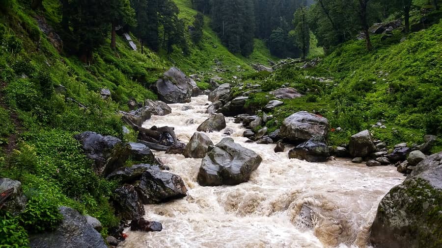 hampta-pass-trek-river