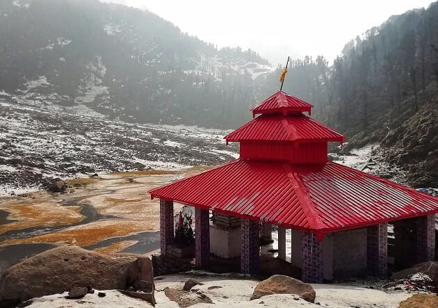 kareri-lake-trek-shiv-temple