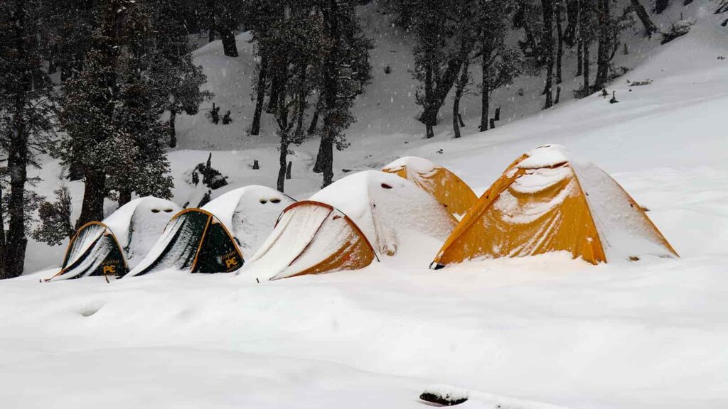 kedarkantha-trek-camp-winter-trekalone-min