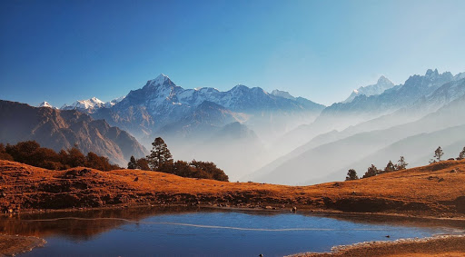 kuari-pass-trekking-lake